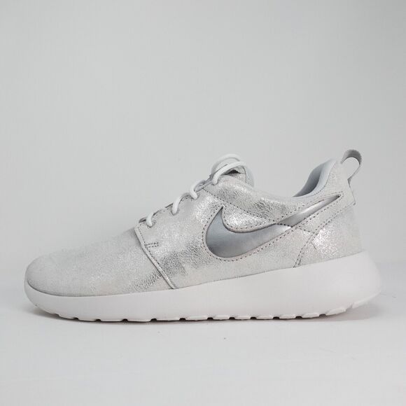 Athletic_Shoes